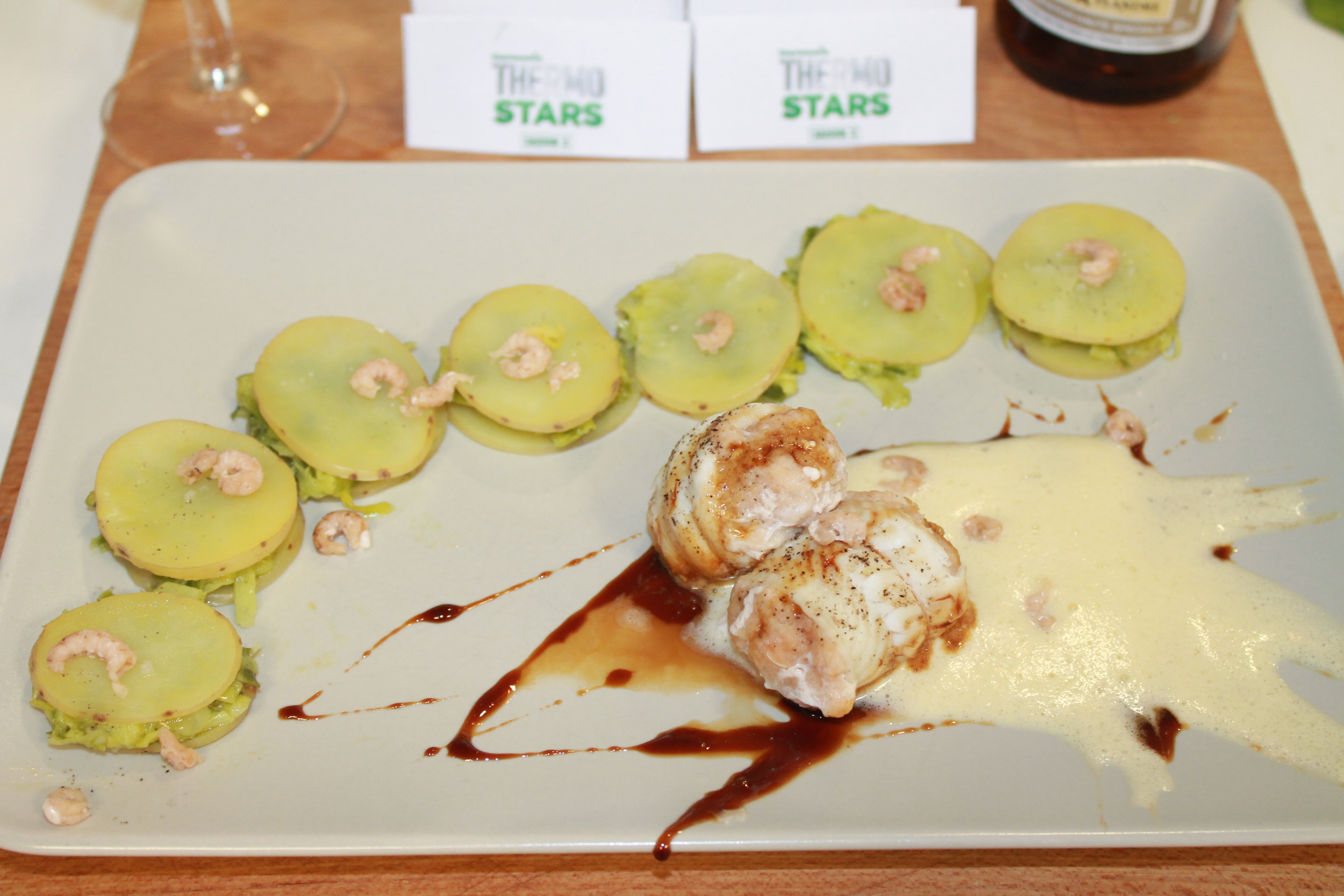 Sole roulée aux crevettes grises, sabayon a la bière de garde, réduction de chicorée a l'orange