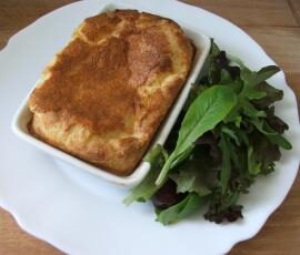 Soufflé rapide aux trois fromages.