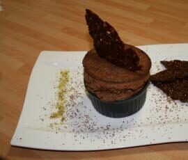 Soufflé tout choc qui déchire et sa nougatine cacao et fruits secs