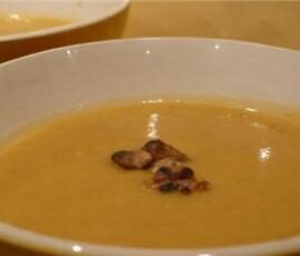 SOUPE DE CELERI RAVE AUX NOIX GRILLEES