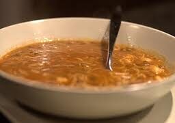 Soupe de légumes aux vermicelles et safran