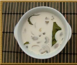 soupe de poulet au lait de coco (tom ka kai) thai