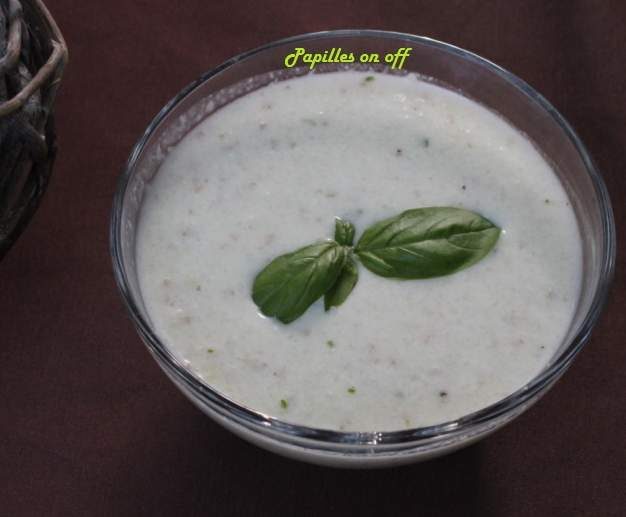 Soupe froide de concombre au basilic
