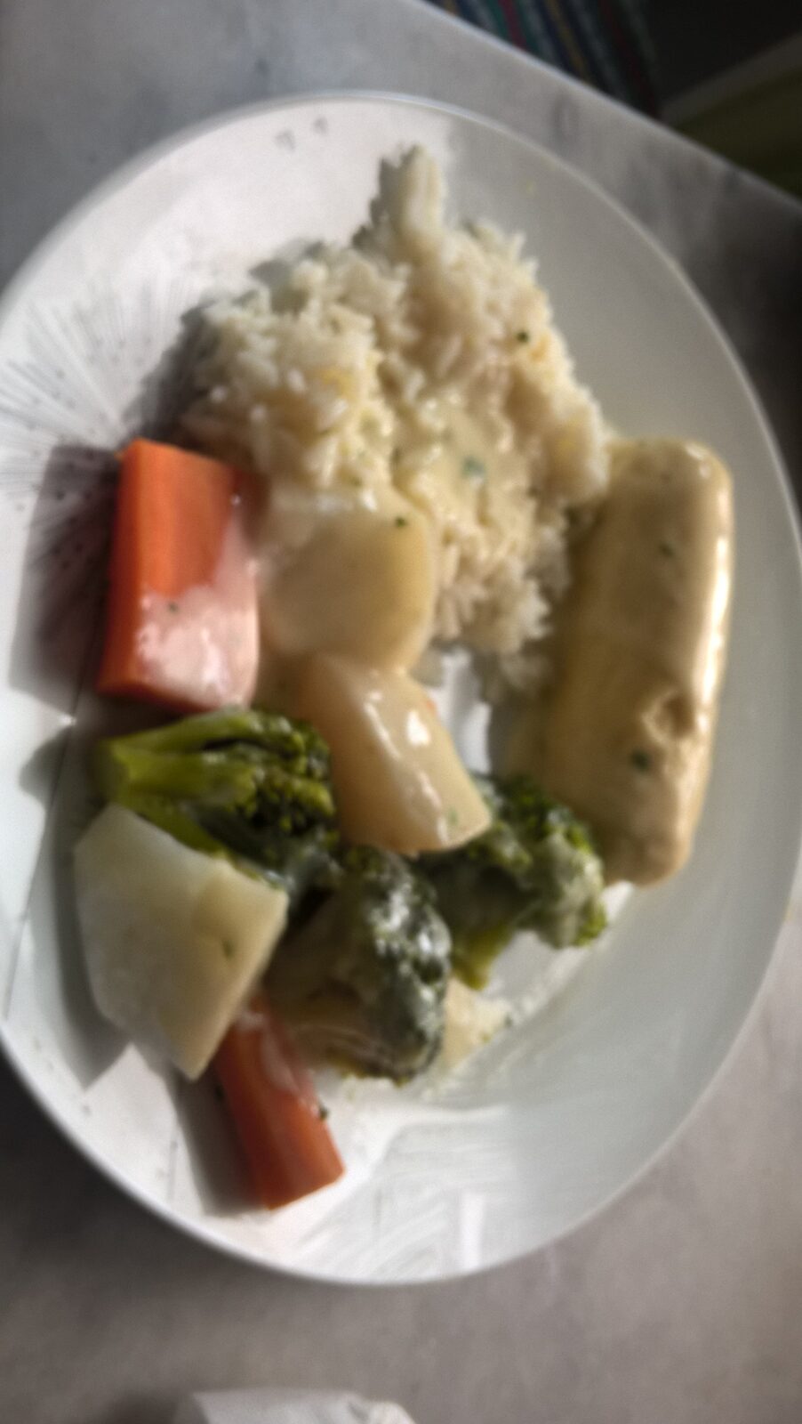 Supremes au brochet, légumes vapeur et sauce blanche