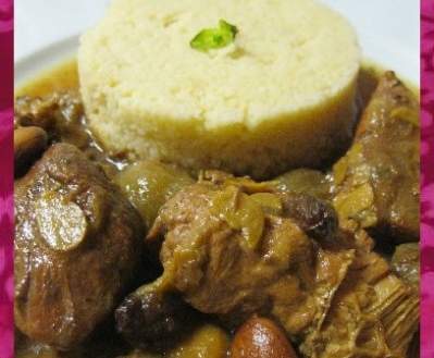 Tajine de Poulet aux Raisins et aux Amandes