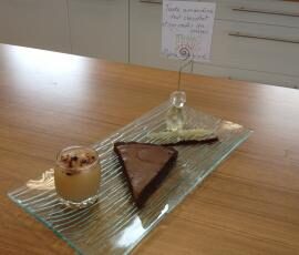 Tarte amandine tout chocolat et son coulis de poires au gingembre