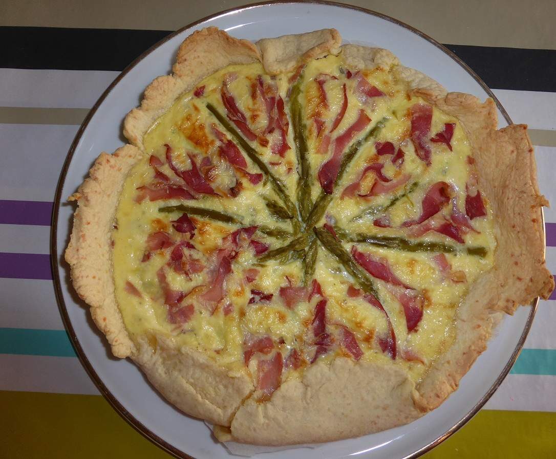 Tarte asperges-chèvre-jambon cru