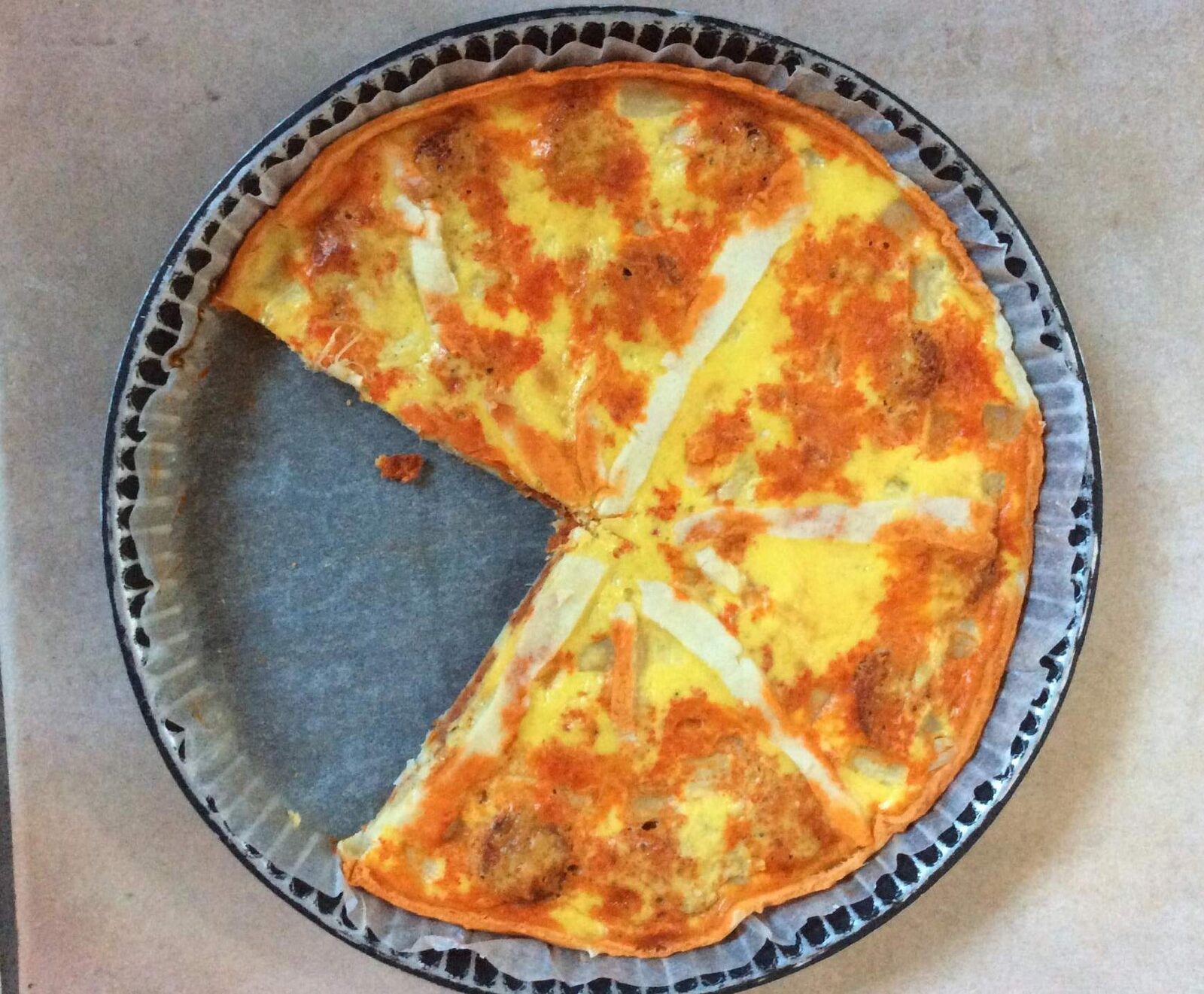 Tarte aux asperges, chorizo et parmesan