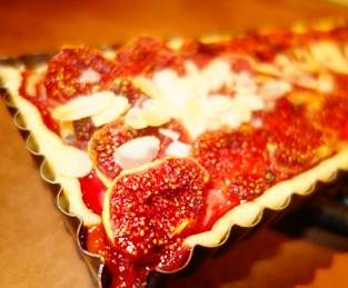 Tarte aux figues fraîches, crème d'amande à la farine de châtaigne