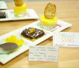 Tarte chocolat et zestes d'orange sur pâte sablée fondante, accompagnée de sa salade d'orange à la cannelle, crème à l'orange et croquant aux noisettes