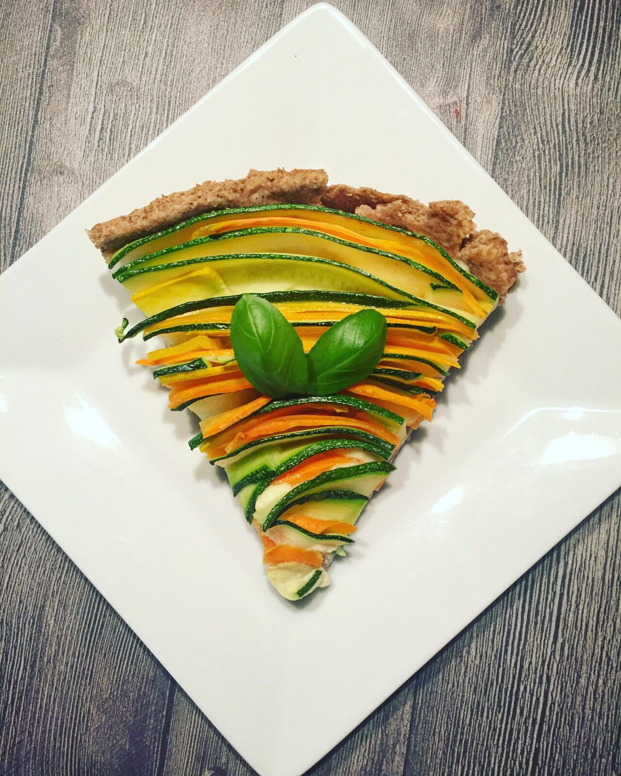 Tarte courgettes carottes et fromage de chèvre