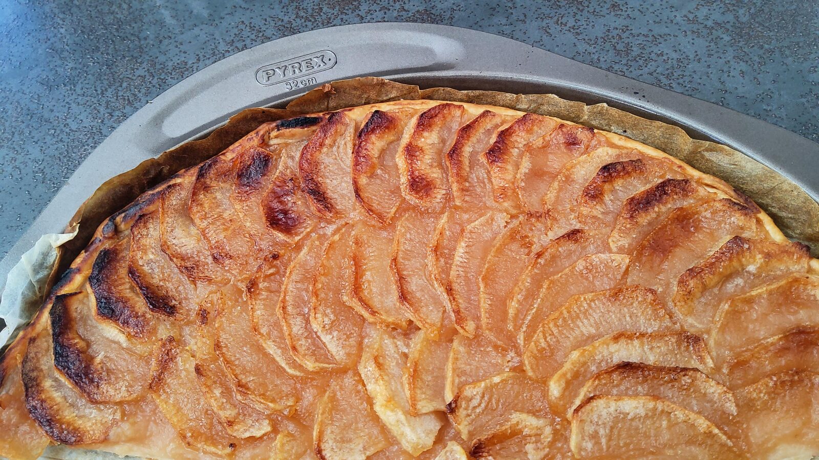 Tarte fine aux pommes et compote de pommes