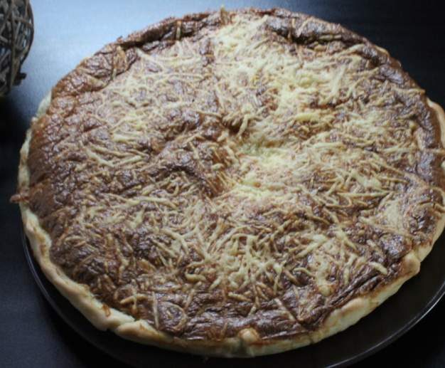 Tarte soufflée au thon et au fromage