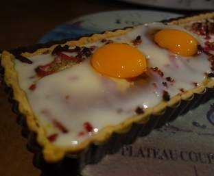 Tarte sucrée-salée au confit d'oignons