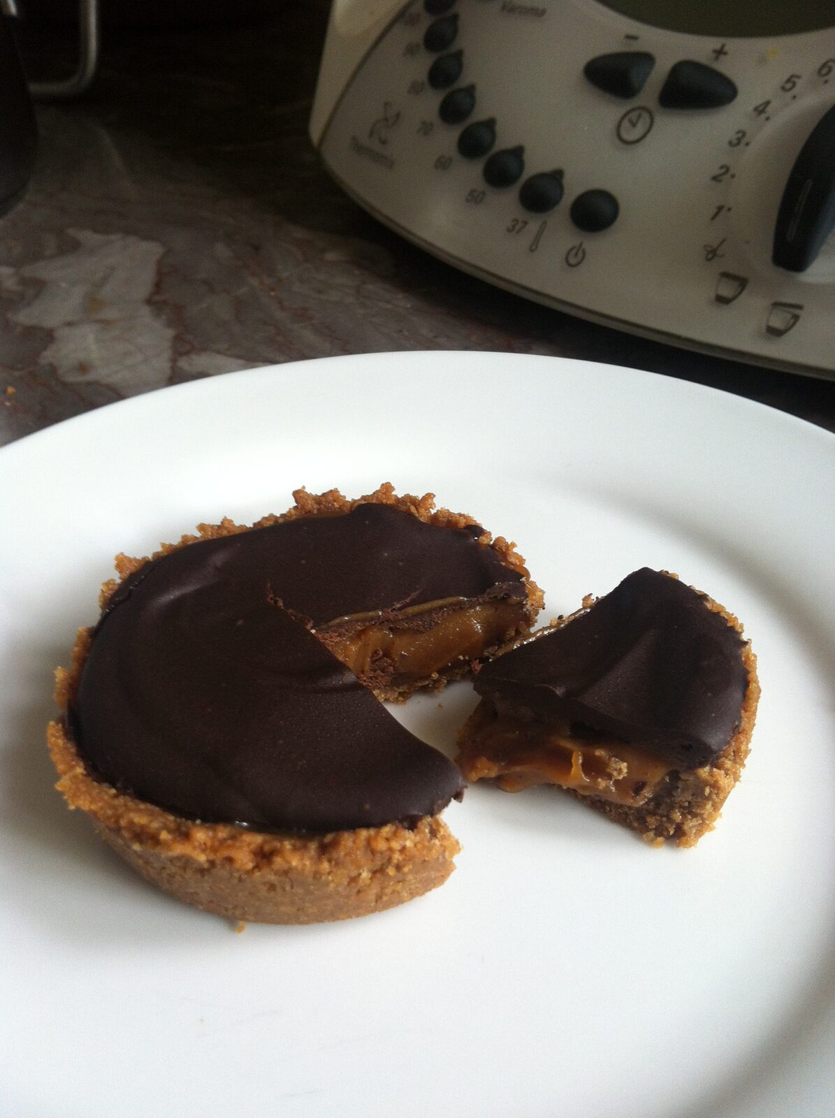 Tartelettes chocolat-caramel (beurre salé) sur pâte spéculos