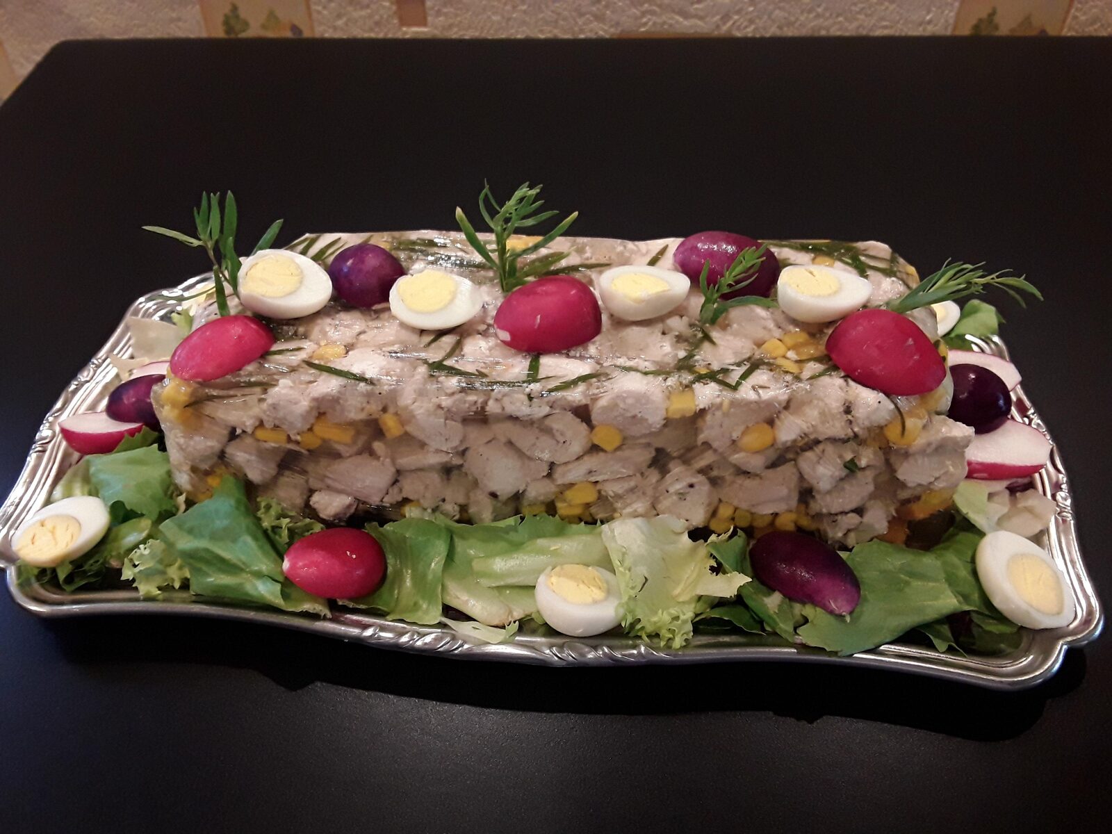 Terrine de poulet en gelée à l'Estragon