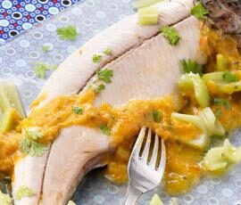 Truites à la vapeur au céléri et sauce tomate