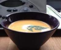 Variante de Potage (Light) courgettes-tomates au curry rouge