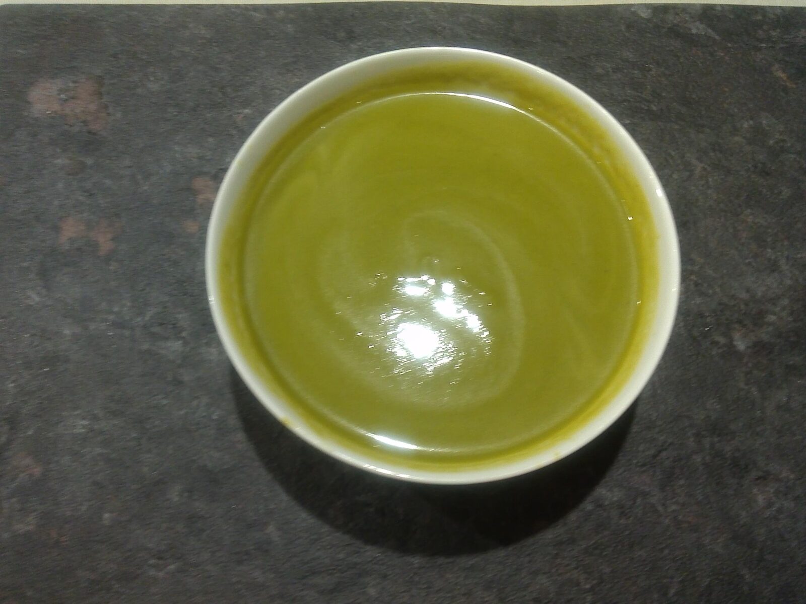 Velouté aux fanes de radis et carottes