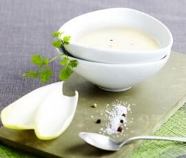 Velouté d'endive à la purée d'amande (sans gluten/sans lait)
