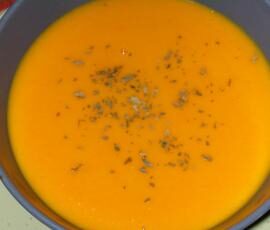 Velouté de carottes au curry et lait de coco