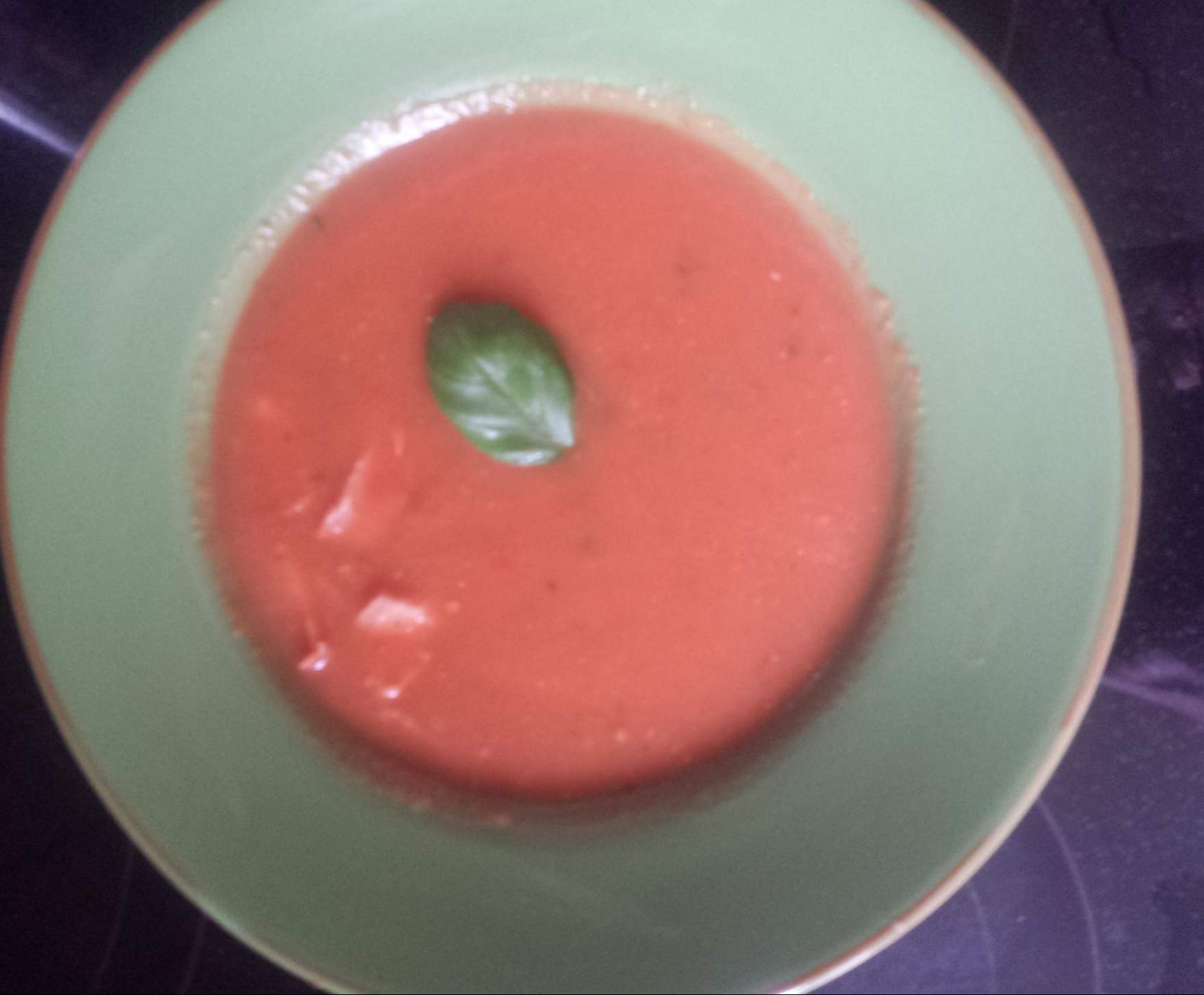 Velouté de concombre et tomates