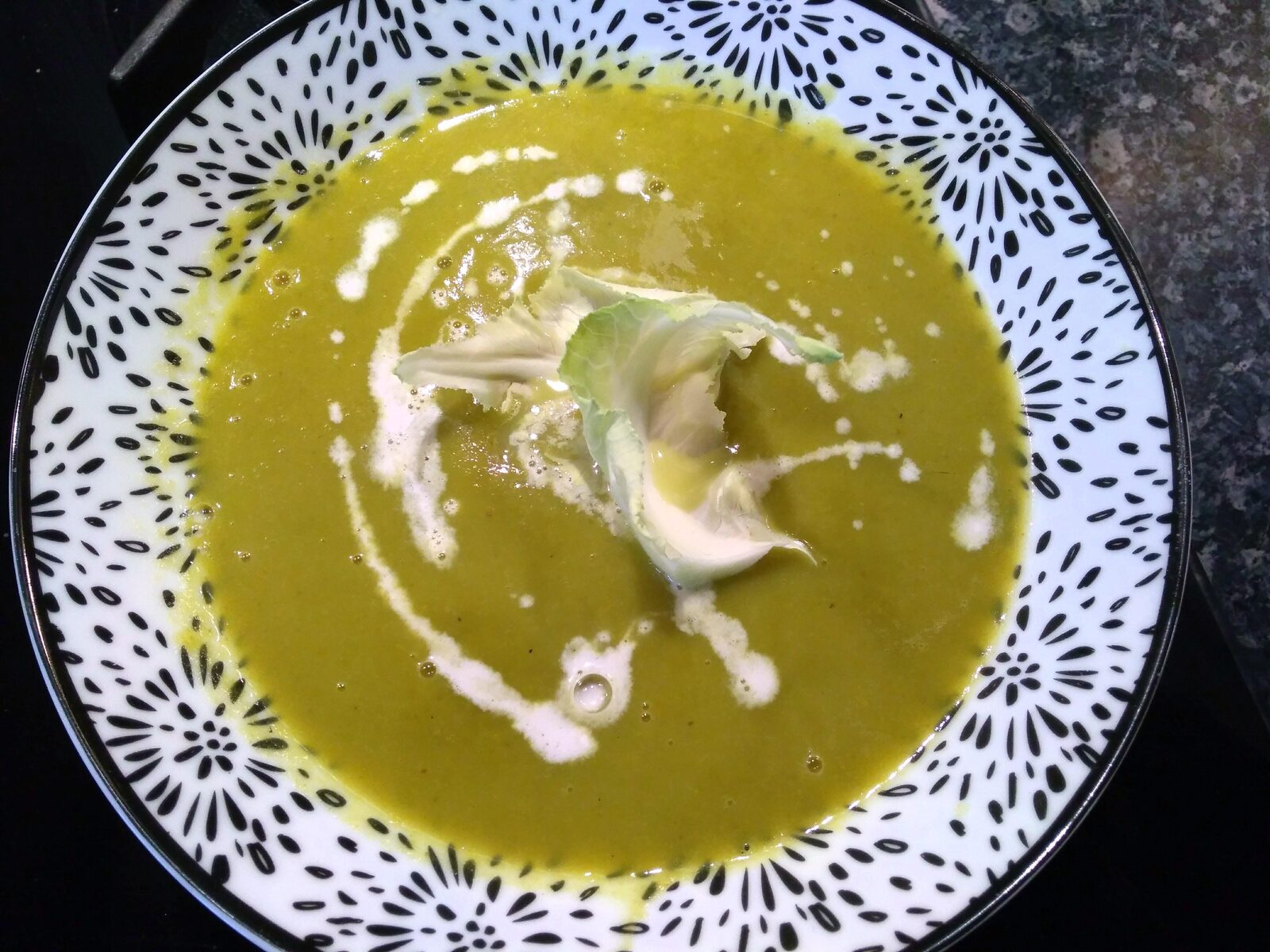 Velouté de feuilles de chou fleur