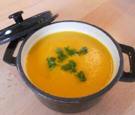 Velouté de patates douces au lait de coco et coriandre