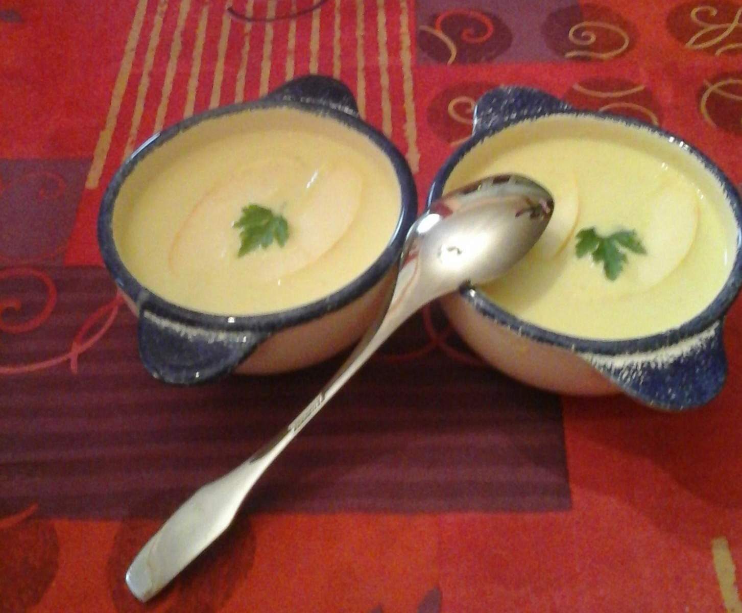 VELOUTE froid , pommes , curry