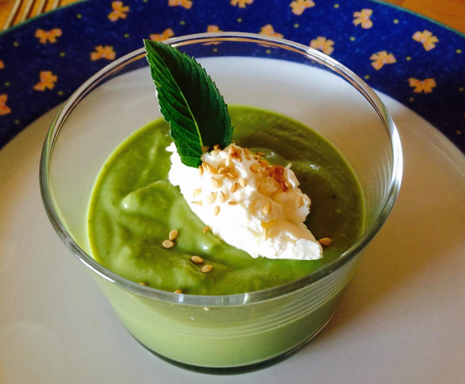 Velouté glacé de petits pois à la menthe