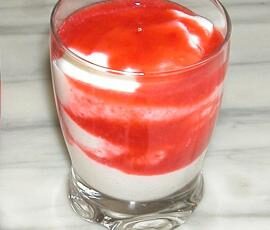Verrine de Fromage Blanc et coulis de Fraise