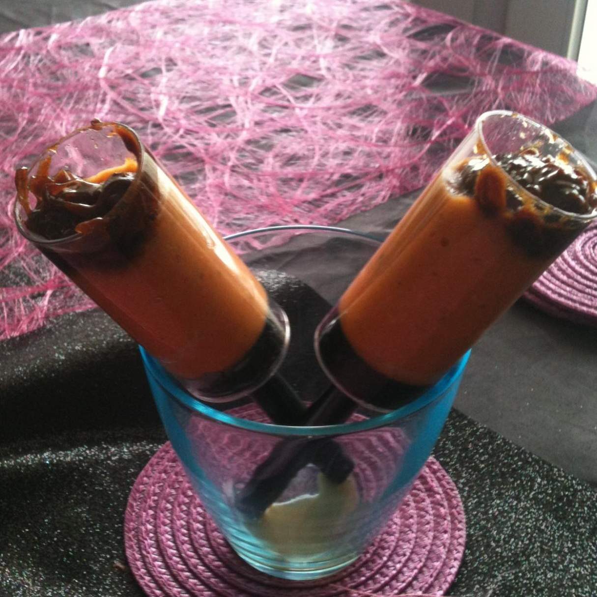 Verrine de mousse de carotte, brisures de cacahuère et nage de poireaux caramélisés