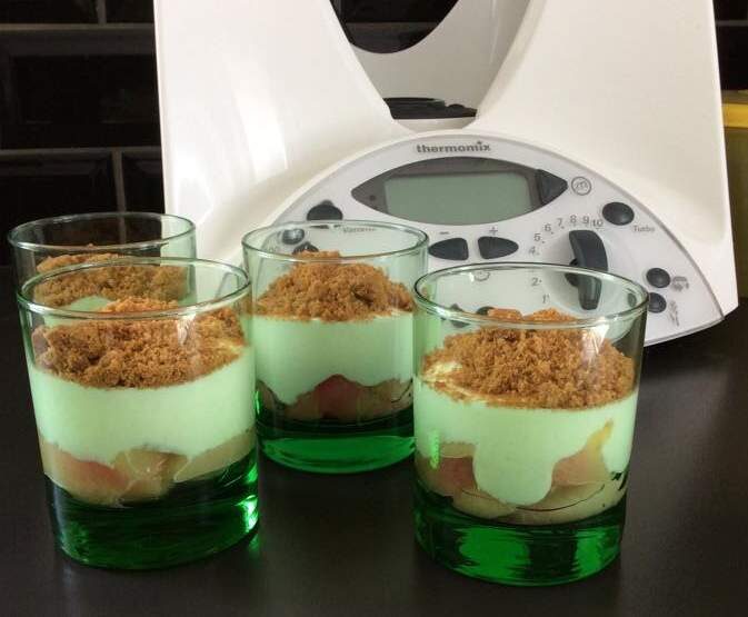 Verrine pêche de vigne fromage blanc et spéculoos