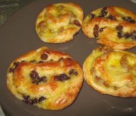 Viennoiserie aux raisins aux petites de chocolat